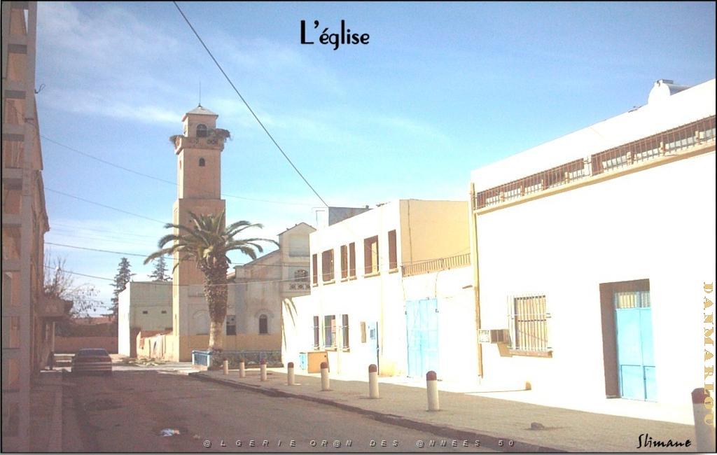 LE TELAGH EGLISE EN FACE DU COMMISSERIAT DE POLICE.jpg